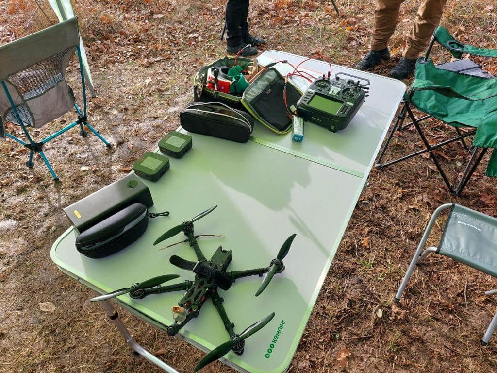 FPV-дрон та обладнання для польотів